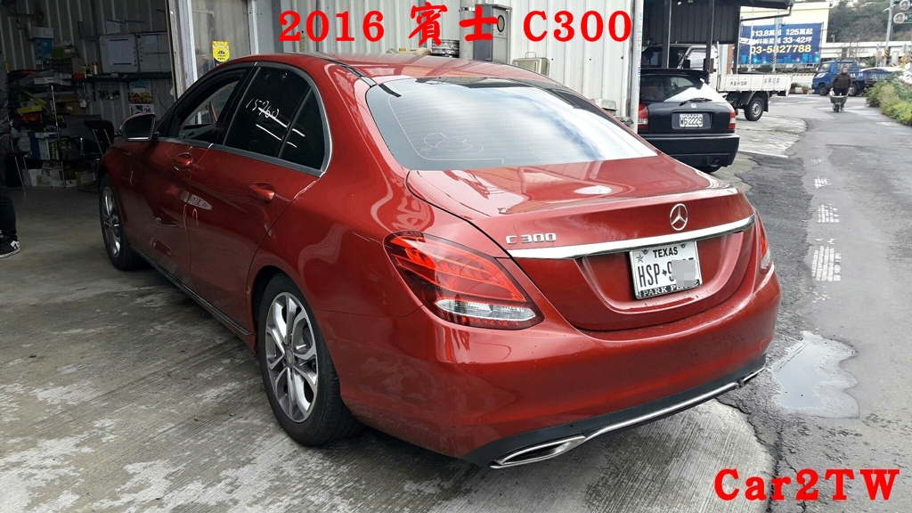 2016年賓士C300 RWD一般版本，
         車主趙先生住在新竹科學園區從事高科技業，
         買一台賓士C300純卻為了代步、安全及舒適性，
         不需要太多選配，只需要里程低車況好就行了
         2018年中進口回台灣，價格成本約130萬。